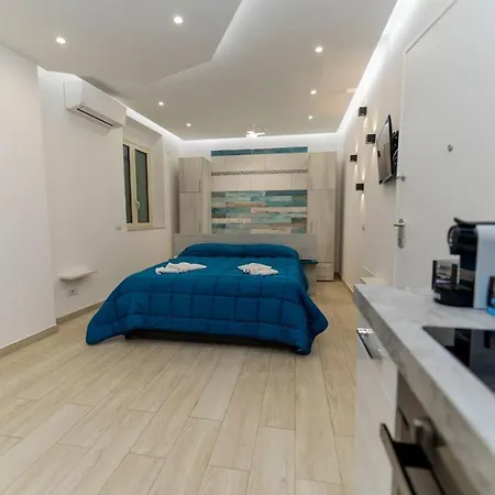 Holiday home Luxurysuitepirandello